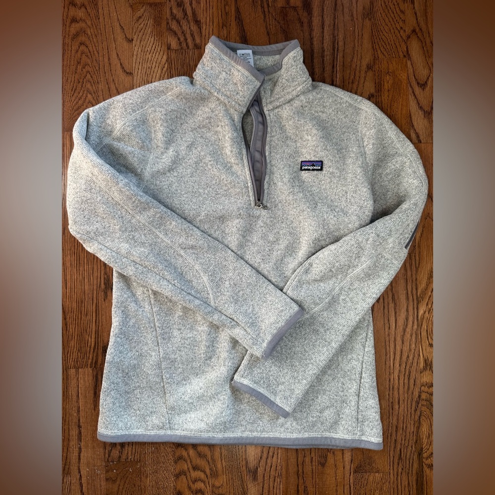 Patagonia Light Gray 1/4 zip fleece pullover - Women’s Small